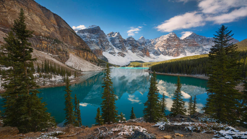 山顶上的湖 山水倒影风景2k高清壁纸